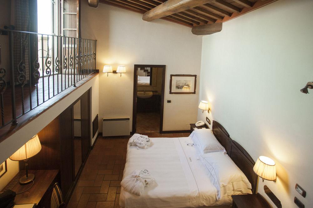 Unahotels Palazzo Mannaioni Toscana 蒙塔约内 外观 照片